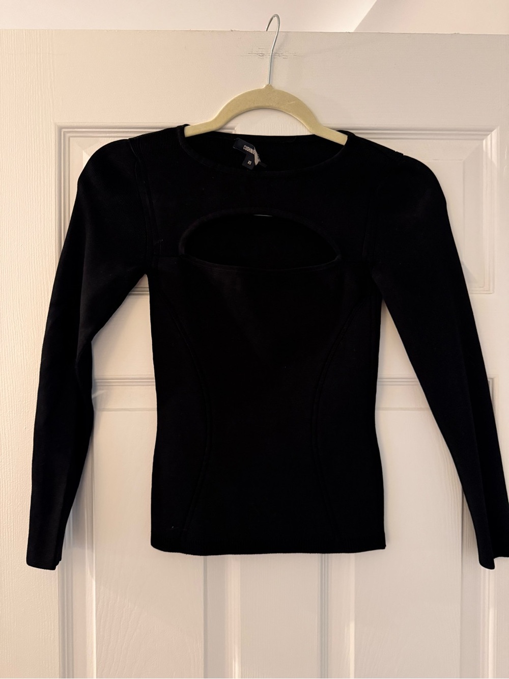 Black Long-Sleeve Cutout Women's Top - Sleek Fitted Tee